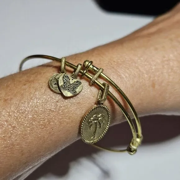 Gold Tone Angelica Palm Tree Charm Bangle Bracelet 8" - Picture 5 of 16